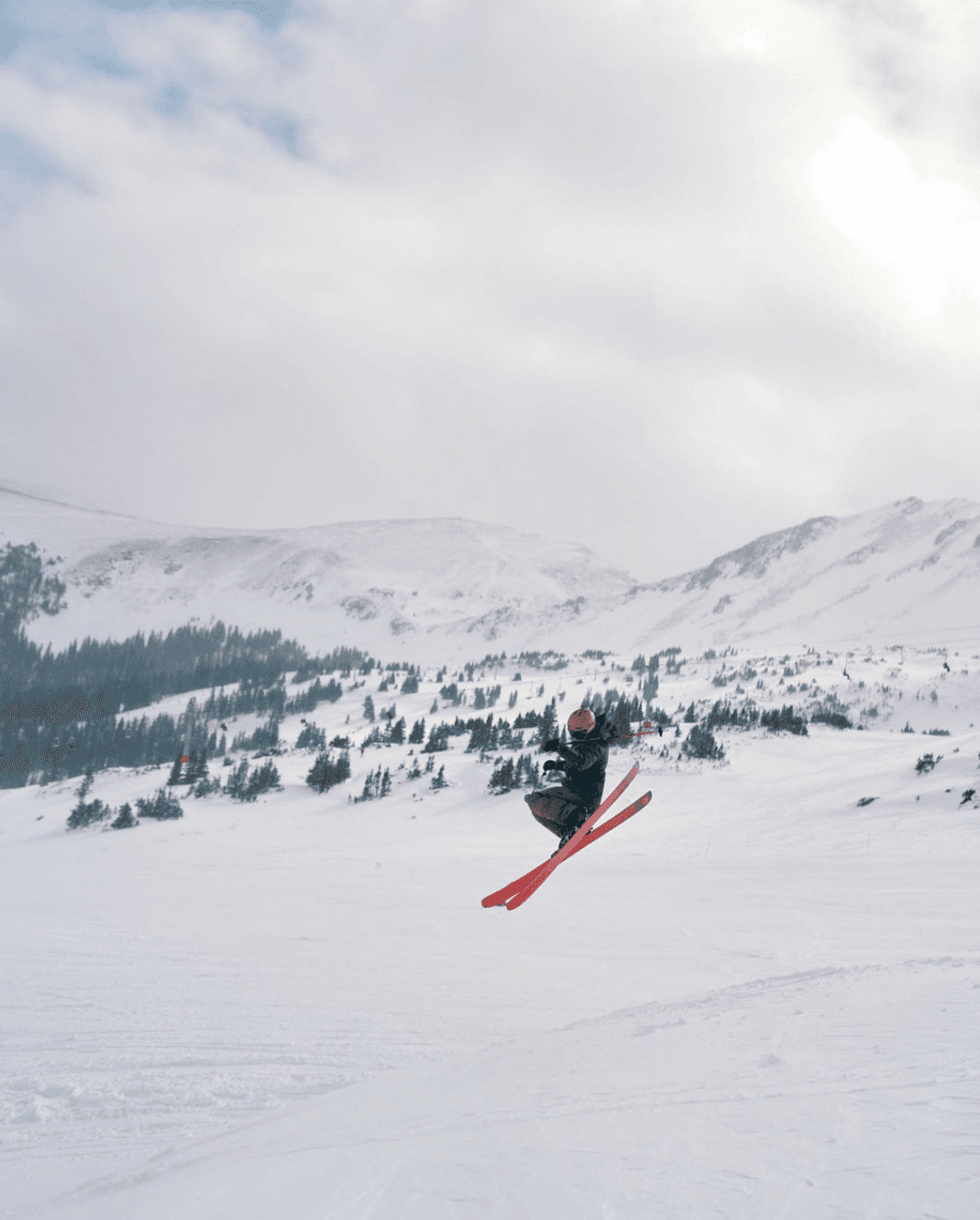 Annabelle ripping it up at Loveland. Photo by @wildernessmitch